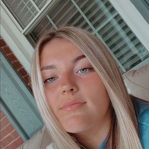 Meet your Posher, Caroline